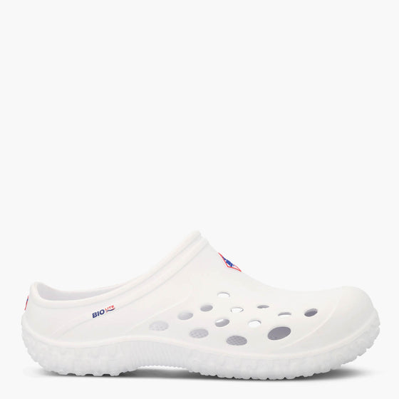 Muckster Lite Liberty Women's Clog MMLCWU01 white clog shoe on a white background